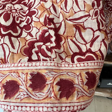Load image into Gallery viewer, Panelled skirt with pockets - beige with red floral
