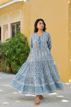 Load image into Gallery viewer, the Thyme maxi - greyish blue floral
