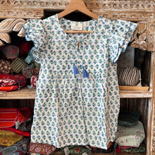 Load image into Gallery viewer, the DILL top - white blue butis
