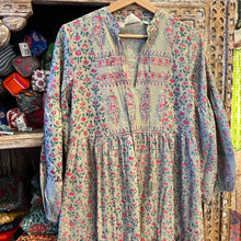 Load image into Gallery viewer, The WASABI midi - pea green with pink butis
