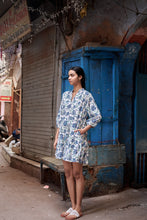 Load image into Gallery viewer, the SAFFRON mini - white and blue floral
