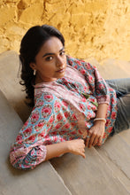 Load image into Gallery viewer, the MINT top - turquoise blue with pink butis
