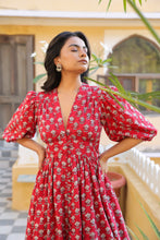 Load image into Gallery viewer, the ANISE midi - deep red with butis
