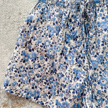 Load image into Gallery viewer, The PAPRIKA set - white and blue floral set
