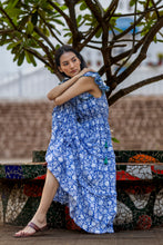 Load image into Gallery viewer, the CILANTRO midi - deep blue w/ white floral

