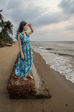 Load image into Gallery viewer, the CILANTRO midi - blue &amp; green floral
