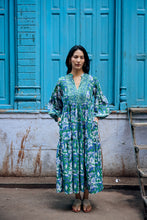 Load image into Gallery viewer, The WASABI midi - forest green w/ blue floral
