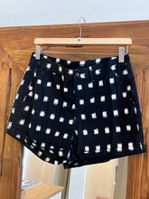 Load image into Gallery viewer, Black &amp; white IKAT shorts
