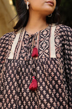 Load image into Gallery viewer, the MINT top - black bagru
