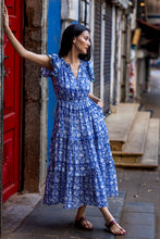 Load image into Gallery viewer, the CILANTRO midi - deep blue w/ white floral
