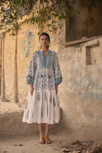 Load image into Gallery viewer, the WASABI midi  - white &amp; blue floral
