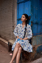 Load image into Gallery viewer, the SAFFRON mini - white and blue floral
