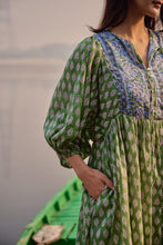 Load image into Gallery viewer, The NUTMEG mini - green with blue
