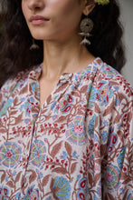 Load image into Gallery viewer, The CLOVE top - white with red and pink floral
