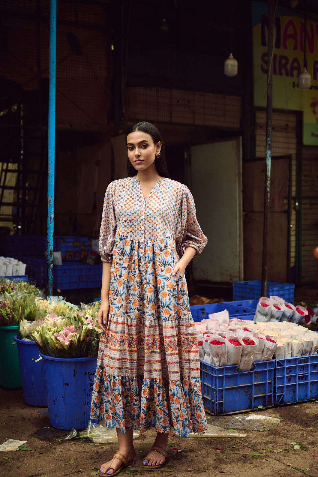 the CHILLI maxi - light grey with orange floral