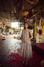 Load image into Gallery viewer, the BORAGE MIDI dress - white &amp; orange floral
