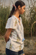 Load image into Gallery viewer, the GINKO top - light blue stripes with pink buta
