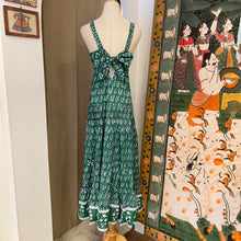 Load image into Gallery viewer, the SENF maxi - forest green w/ blue floral
