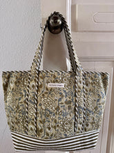 Load image into Gallery viewer, The mini summer tote - sage green
