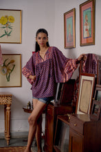 Load image into Gallery viewer, the MINT top - vintage navi with red dana butis

