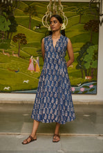 Load image into Gallery viewer, The CURRY dress - panelled wrap dress in indigo paisleys
