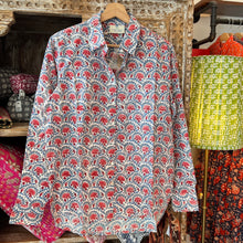 Load image into Gallery viewer, The BASIC shirt - white with pink floral
