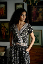 Load image into Gallery viewer, JUMPSUIT - black floral
