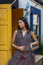 Load image into Gallery viewer, the BASIC sleeveless shirt - black bagru
