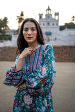 Load image into Gallery viewer, The WASABI midi - royal green w/ red blue floral

