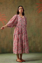 Load image into Gallery viewer, The NUTMEG midi - white &amp; pink floral
