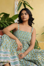 Load image into Gallery viewer, the SENF maxi - green w/ blue floral

