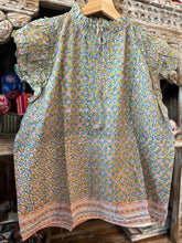 Load image into Gallery viewer, the FENNEL top - soft green with pink butis
