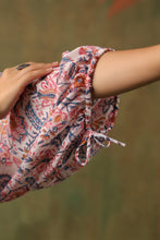 Load image into Gallery viewer, the CHILLI mini - white pink floral
