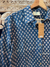 Load image into Gallery viewer, The BASIC shirt - indigo buti print
