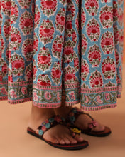 Load image into Gallery viewer, Panelled skirt with pockets - turquoise blue with pink butis
