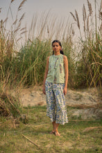 Load image into Gallery viewer, the GINGER pants - white and blue floral
