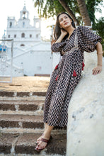 Load image into Gallery viewer, The NUTMEG midi - black bagru

