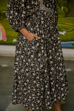 Load image into Gallery viewer, The NUTMEG midi - black floral
