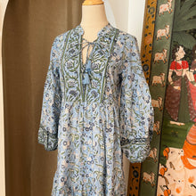Load image into Gallery viewer, The WASABI midi - soft blue floral
