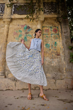 Load image into Gallery viewer, the BASIL top - light blue
