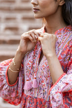Load image into Gallery viewer, The WASABI midi -apricot w/ pink floral
