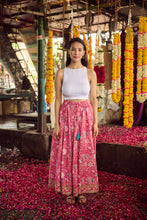 Load image into Gallery viewer, Panelled skirt with pockets - the happy pink
