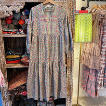 Load image into Gallery viewer, The WASABI midi - pea green with pink butis
