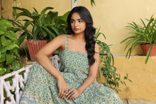 Load image into Gallery viewer, the SENF maxi - green w/ blue floral
