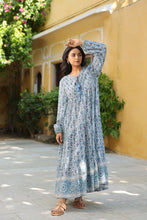 Load image into Gallery viewer, the Thyme maxi - greyish blue floral
