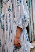 Load image into Gallery viewer, The NUTMEG midi - white and blue buta
