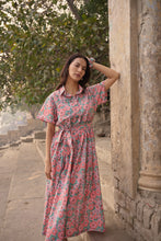 Load image into Gallery viewer, the PARSLEY MIDI dress - soft pink floral
