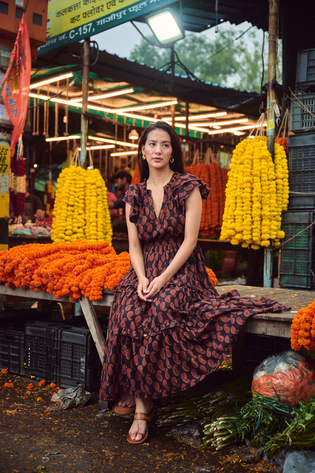 the CILANTRO midi - Black with earthy paisley