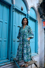 Load image into Gallery viewer, The WASABI midi - forest green w/ blue floral
