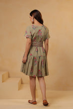 Load image into Gallery viewer, The CHIVES dress - pea green buta
